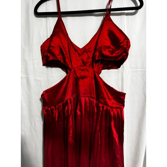 Chicgenes Elegance Defined: Deep V Spaghetti Strap Waist-Accent Dress - Picture 3 of 9